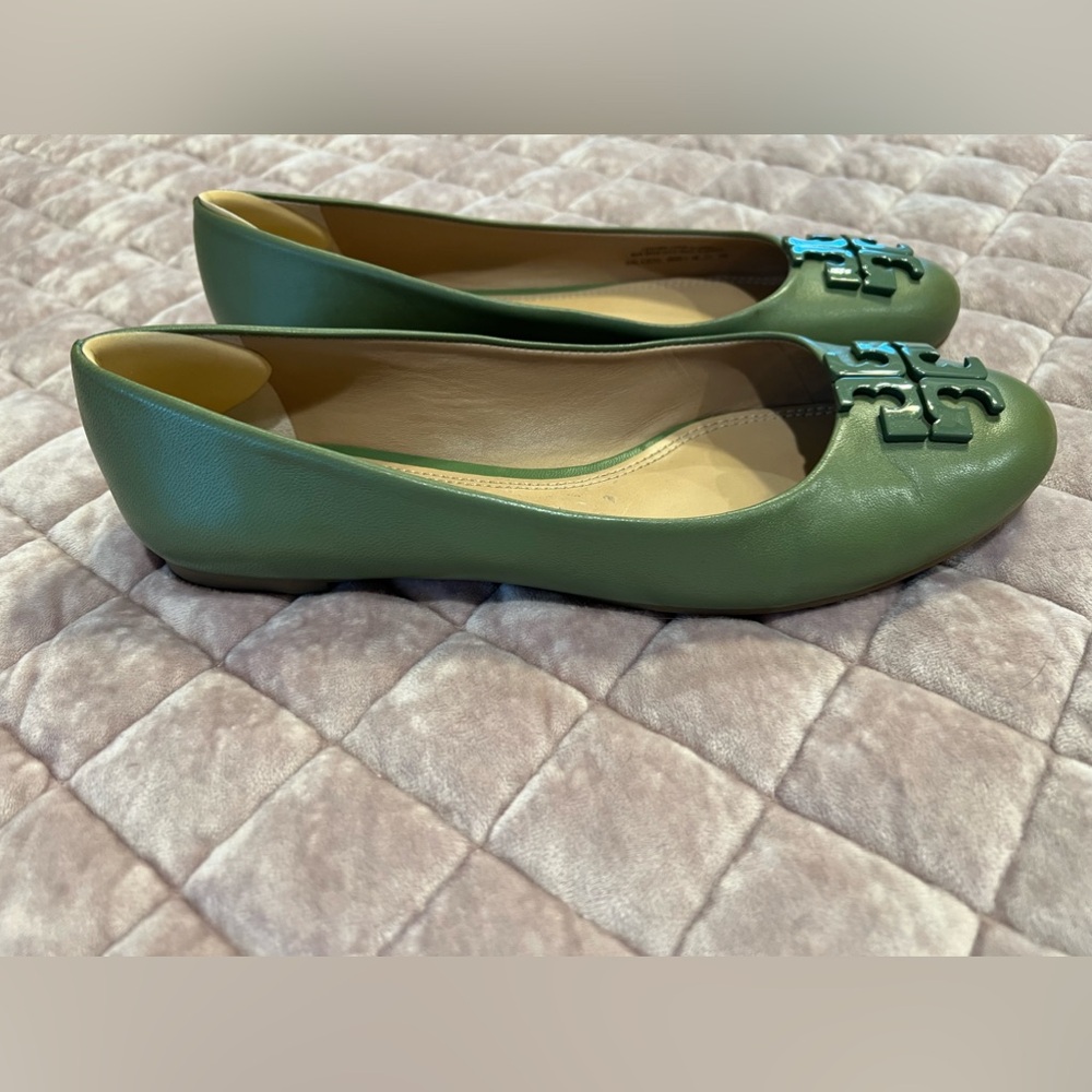 Women’s Sz 9 Tory Burch flats EUC.